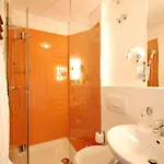 Arte Luise - Self-check In Berlin