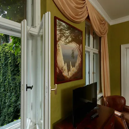 Arte Luise - Self-check In Berlin